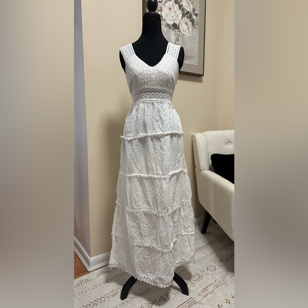 Elegant White Lace Maxi Dress